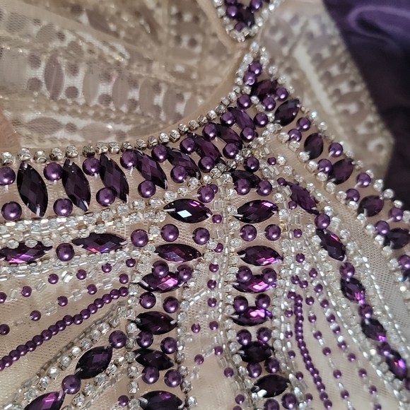 BEAUTIFUL NEW PROM  DRESS IN PURPLE COLOR - Picture 6 of 10